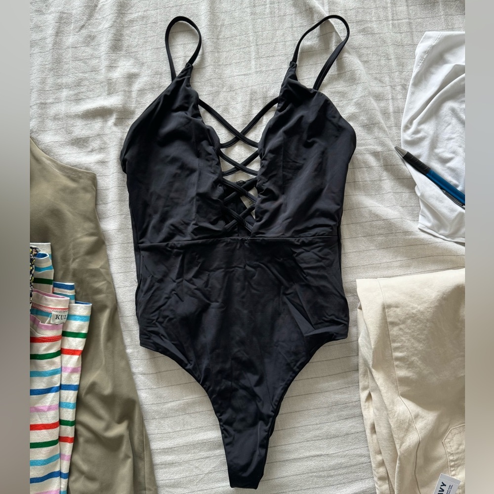 Black one piece swimsuit bathing suit size 2 cutouts lulus